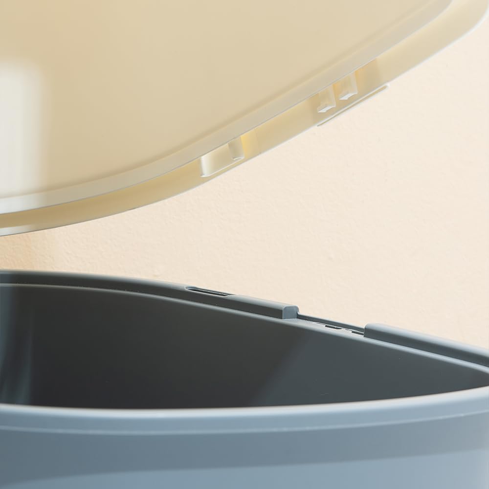 Flip-Top Jumbo Cat Litter Box with Scoop D1608